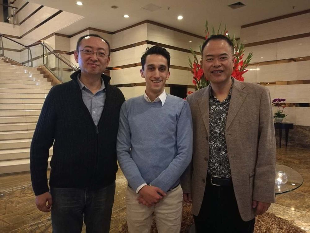 Eerste foto in China, 2016 — de fabrieksmensen met wie we Shake-On bouwden.