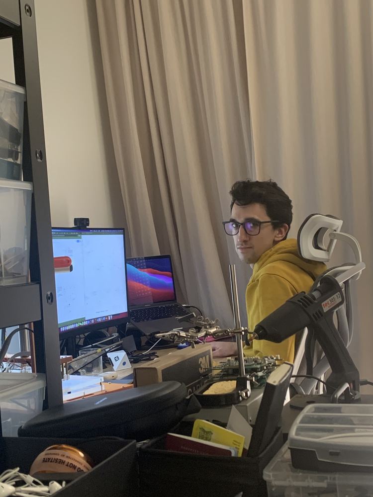 Mijn hardwarelab — een zooitje, maar zo werkt hardware.